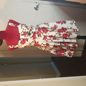 Fit n flare retro red rose dress w/ POCKETS size M (6-8)
